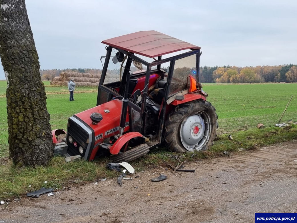 Zderzenie dostawczaka z ciągnikiem rolniczym