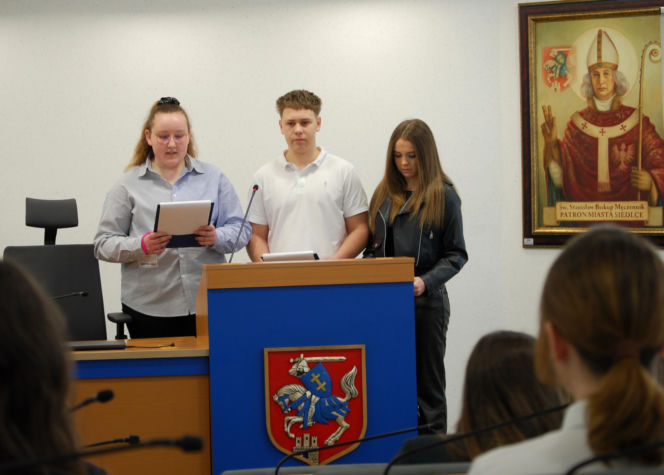 W Siedlcach odbyła się debata uczniów szkół podstawowych pt. „Czy pokolenia potrafią jeszcze ze sobą rozmawiać?”