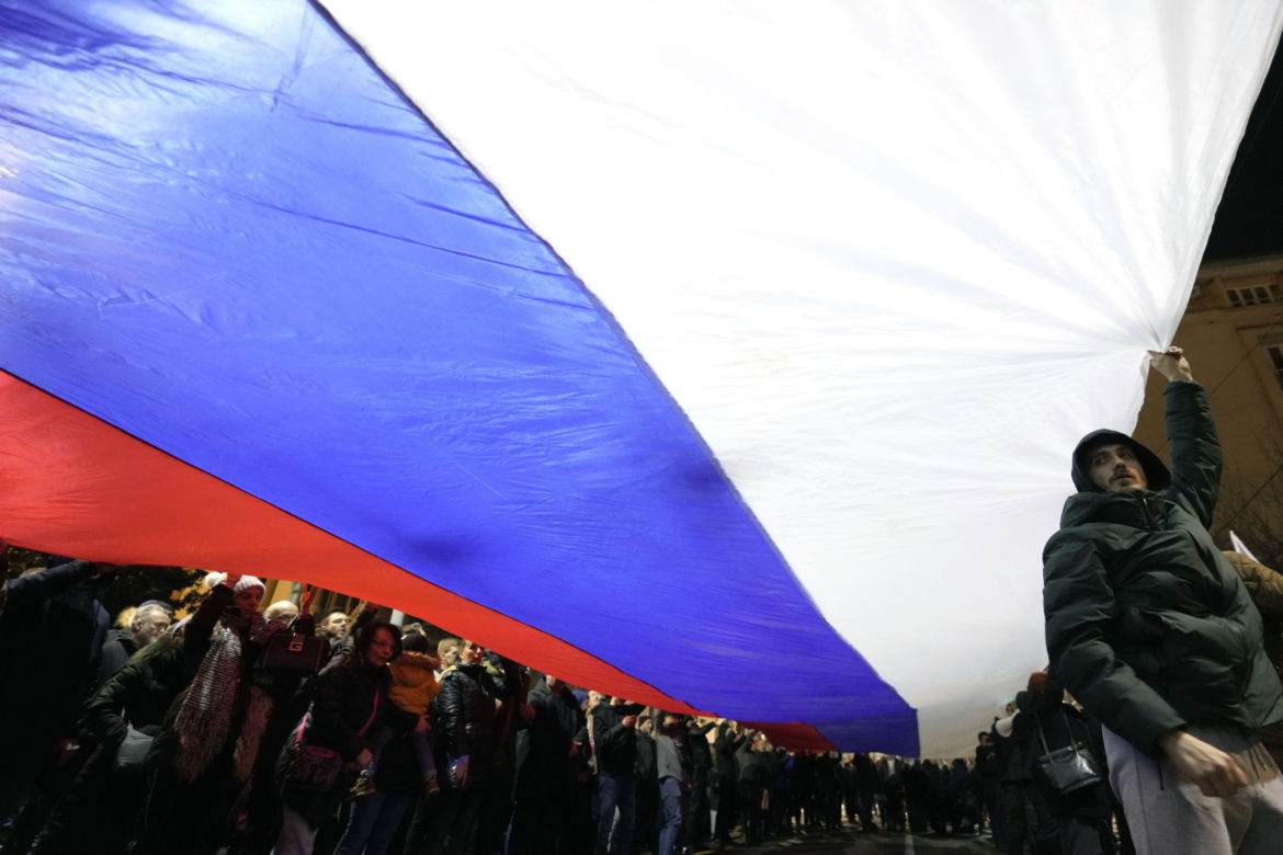 Putin chce przejąć władzę w Serbii? Prorosyjskie ataki w Belgradzie
