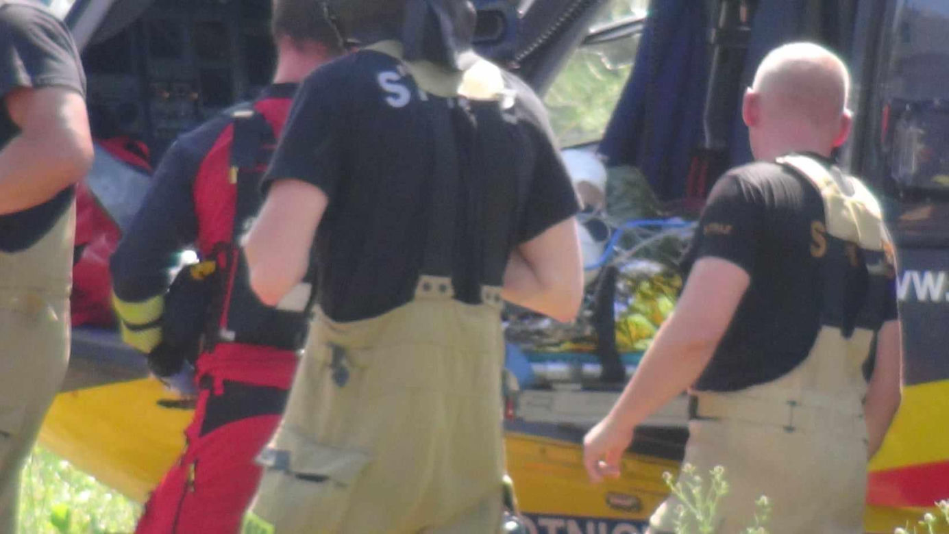 Mężczyzna wciągnięty przez śmieciarkę. Rannego przetransportowano do szpitala w Warszawie