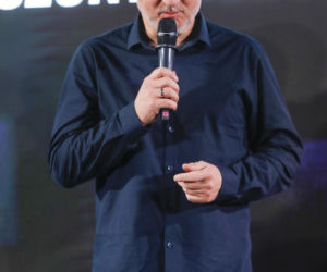Robert Więckiewicz zaczynał w technikum budowlanym. Tak wyglądała jego niezwykła metamorfoza