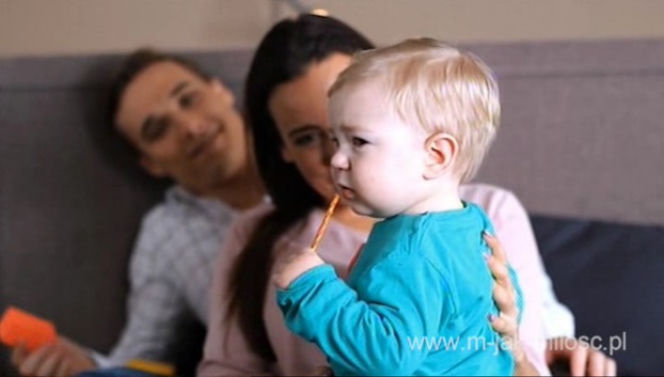 M jak miłość. Olek Chodakowski (Maurycy Popiel), Magda (Anna Mucha), Szymek (Staś Szczypiński)