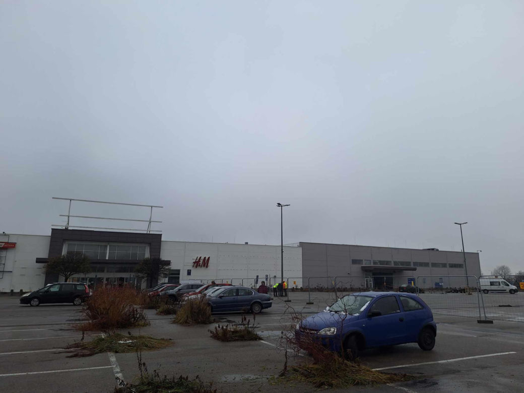 Trwają prace w budynku byłego hipermarketu Tesco w Tarnowskich Górach.