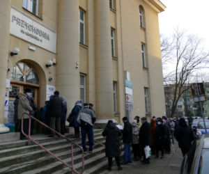 Girzyński wepchnął się przed emerytów