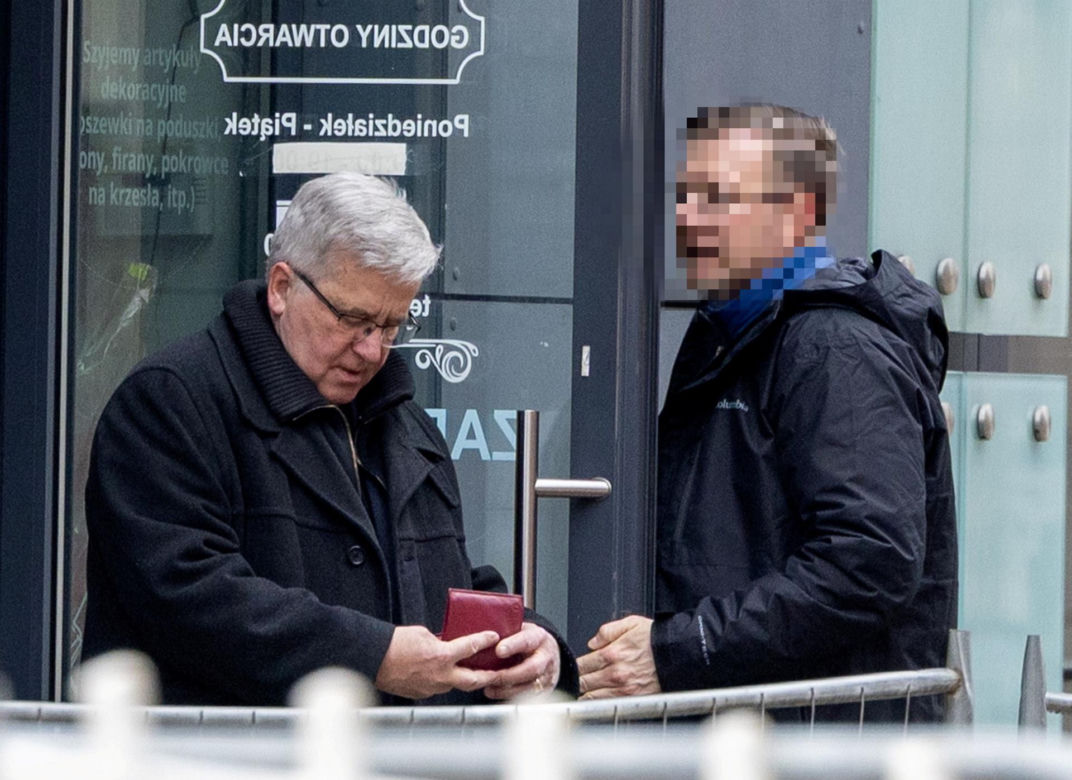 Bronisław Komorowski gnał do krawca z dżinsami. Po drodze złamał prawo!