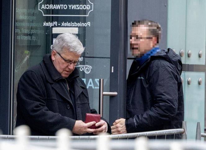 Bronisław Komorowski gnał do krawca z dżinsami. Po drodze złamał prawo!