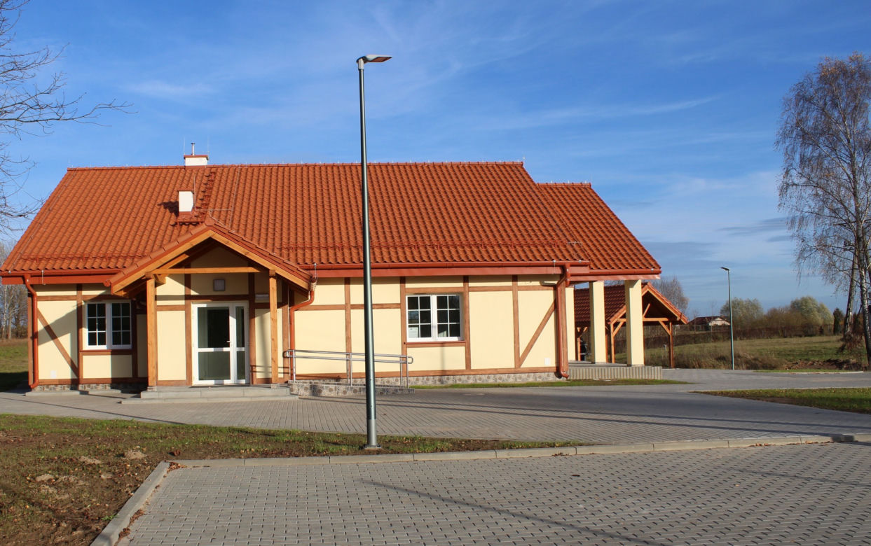 Wiejska świetlica w Ługwałdzie gotowa. Wyglądem nawiązuje do zabudowy regionalnej [ZDJĘCIA]