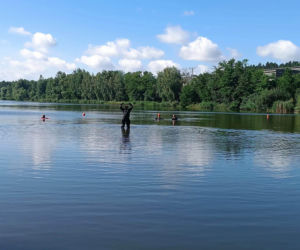 Akcja wydobycia starego mola nad zalewem Piachy