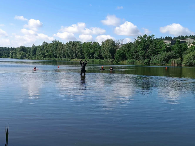 Akcja wydobycia starego mola nad zalewem Piachy