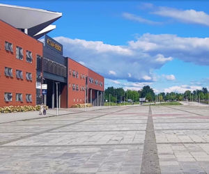 Plac przed Netto Areną przed zmianami