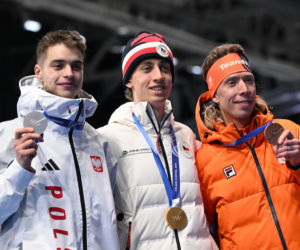 Panczenista Władimir Siemirunnij po biegu na 10 km, który dał mu srebrny medal olimpijski