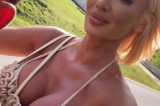 Gwiazdy witają nowy rok w bikini