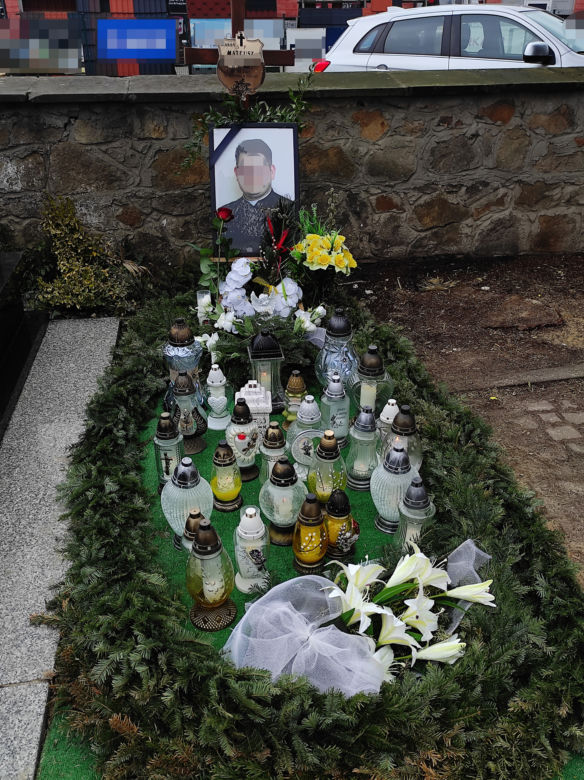 Wzruszający gest parafian przy grobie zamordowanego diakona Mateusza. Serce pęka 