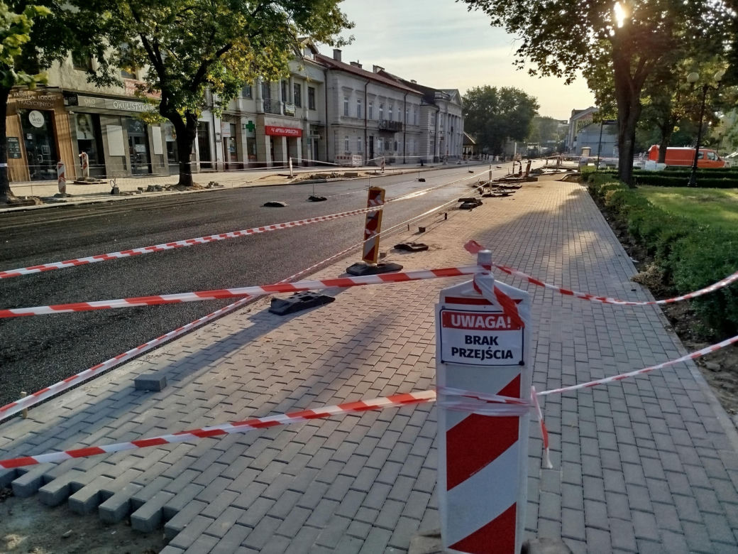 Siedlce: trwa budowa nowej nawierzchni na skrzyżowaniu ulic Piłsudskiego, Floriańskiej, Starowiejskiej i Kościuszki