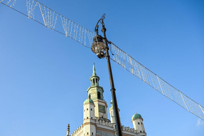 Trwa montaż choinki i świątecznych iluminacji