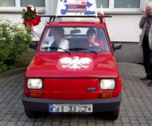 Jadwiga Wiśniewska w maluchu