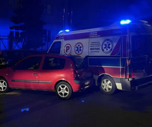 Zderzenie karetki z osobówką. Są ranni