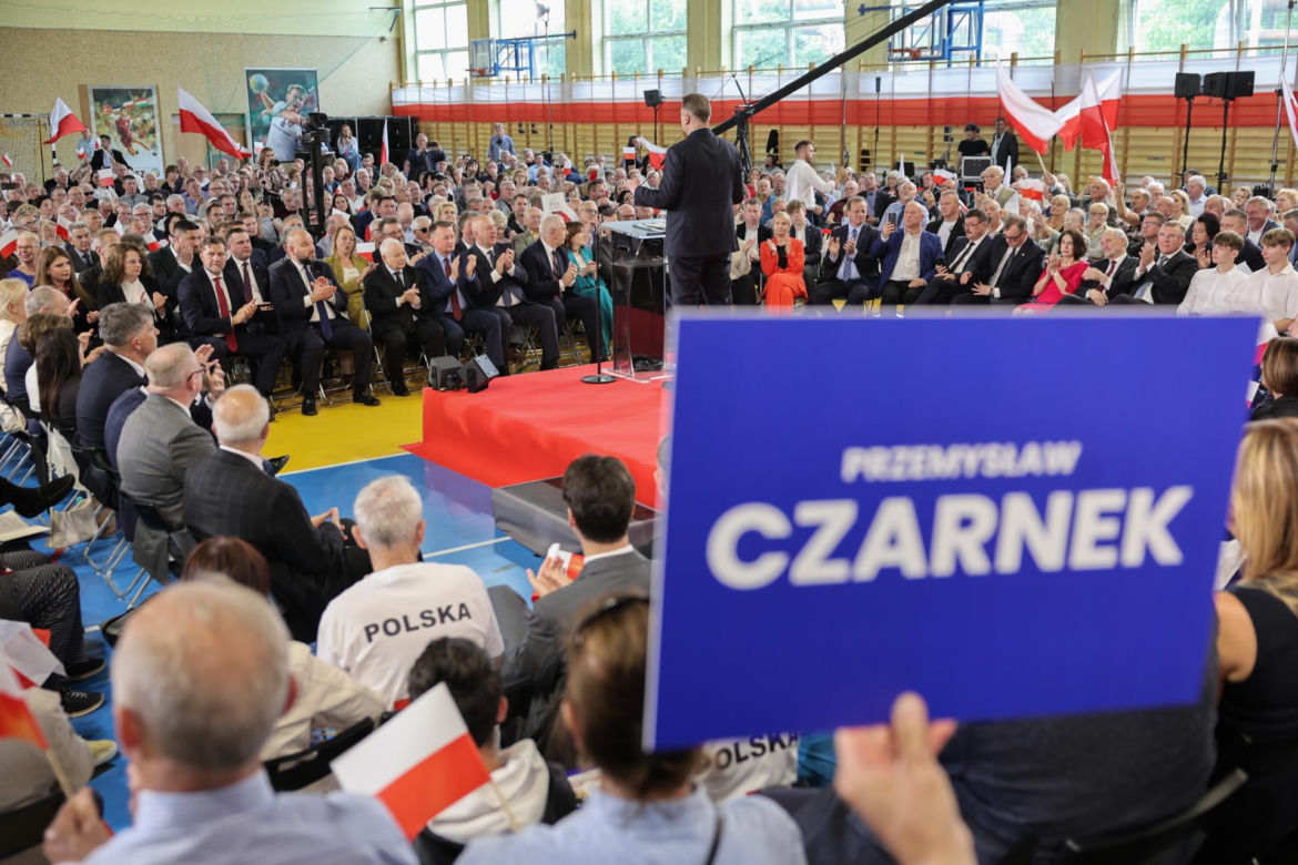 Przemysław Czarnek podczas otwartego spotkania z mieszkańcami Kalisza w hali OSRiR w Kaliszu