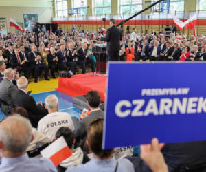 Przemysław Czarnek podczas otwartego spotkania z mieszkańcami Kalisza w hali OSRiR w Kaliszu