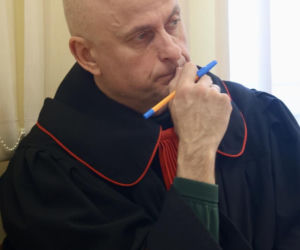 Właściciel schroniska „Happy Dog” szokuje. Chciał usunięcia sędziego ze sprawy!