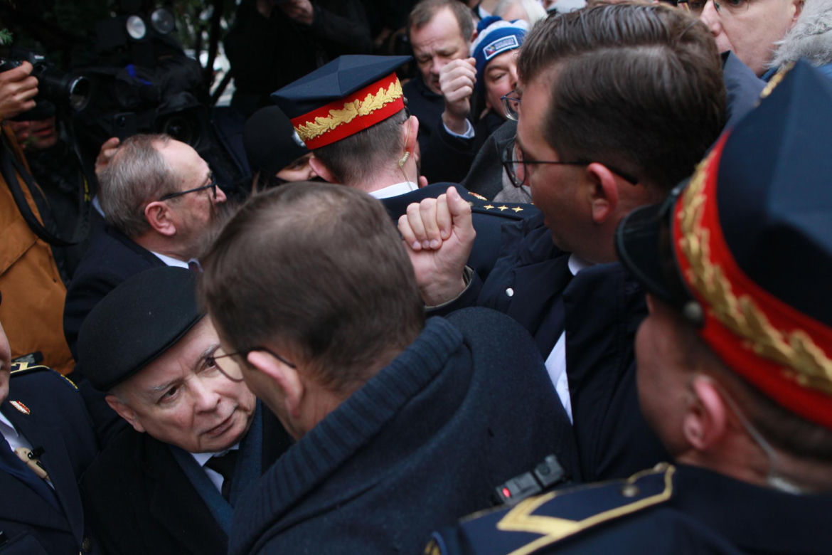 5. posiedzenie Sejmu X kadencji. Przed Sejmem stawili się Maciej Wąsik i Mariusz Kamiński w otoczeniu posłów PiS