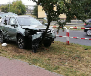 Poranny wypadek na ul. Solskiego w Bydgoszczy. Osobówka wjechała w barierki!