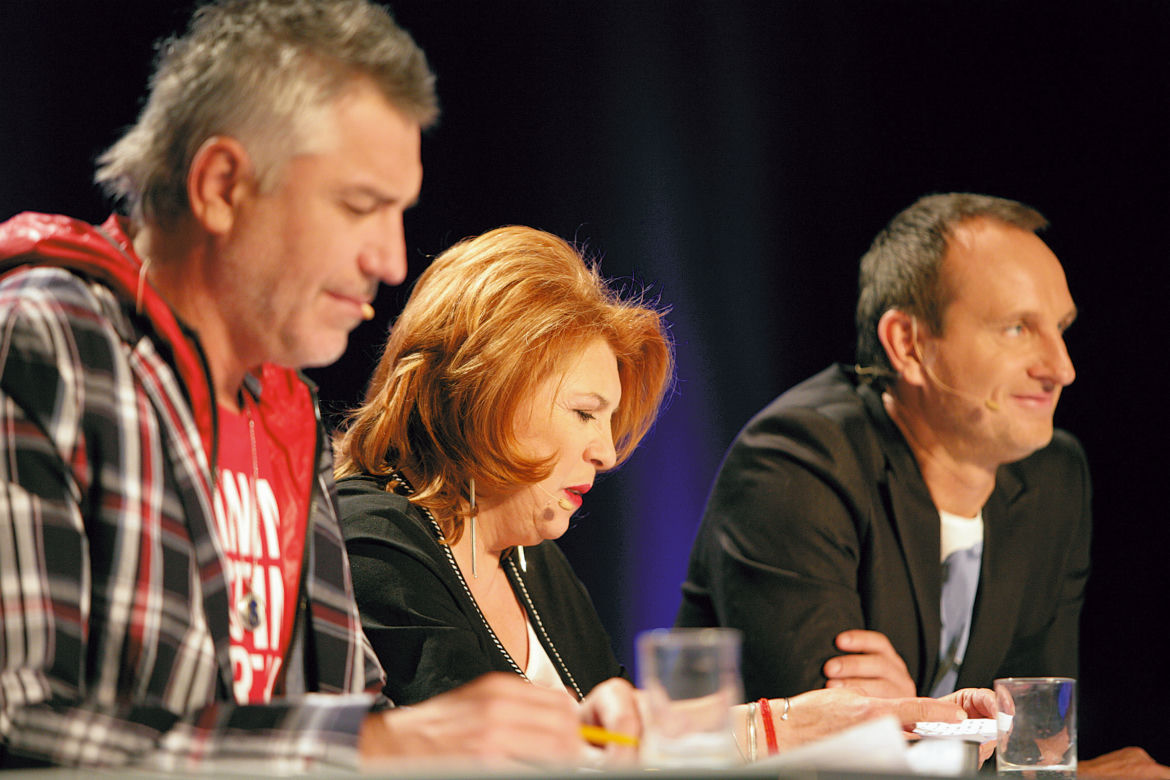 "Śpiewaj i walcz"