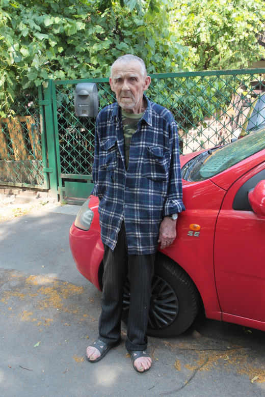 Emeryt umierał w swoim łóżku. Wokół stado psów. Gdy weszli do mieszkania, ich oczom ukazał się przerażający widok