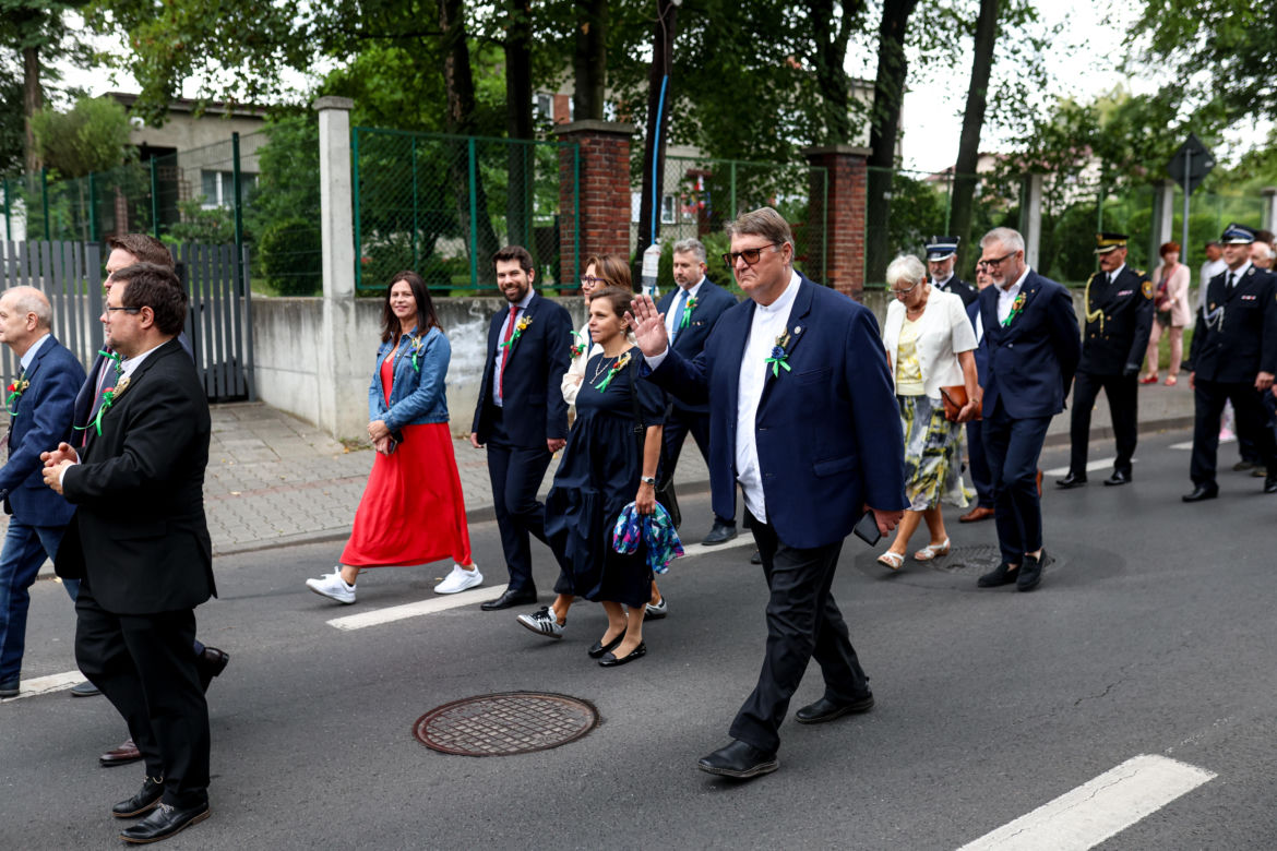 Korowód dożynkowy w Kostuchnie
