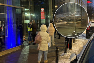 Runął sufit w biurowcu przy Twardej! Wiemy, co było przyczyną awarii