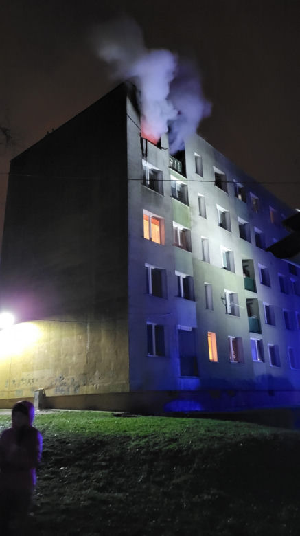 Pożar bloku w Kętrzynie. 39-latek wyskoczył z czwartego piętra