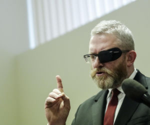 Czy partia Grzegorza Brauna powinna zostać zdelegalizowana? Prawie 50 proc. Polaków jest za