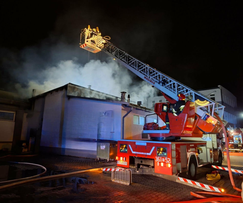 Pożar w Tarnowie. W płomieniach stanął magazyn ze słodyczami