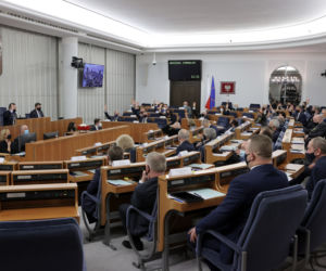 Polacy nie wierzą w prawicowy pakt senacki. Wyniki sondażu nie pozostawiają złudzeń