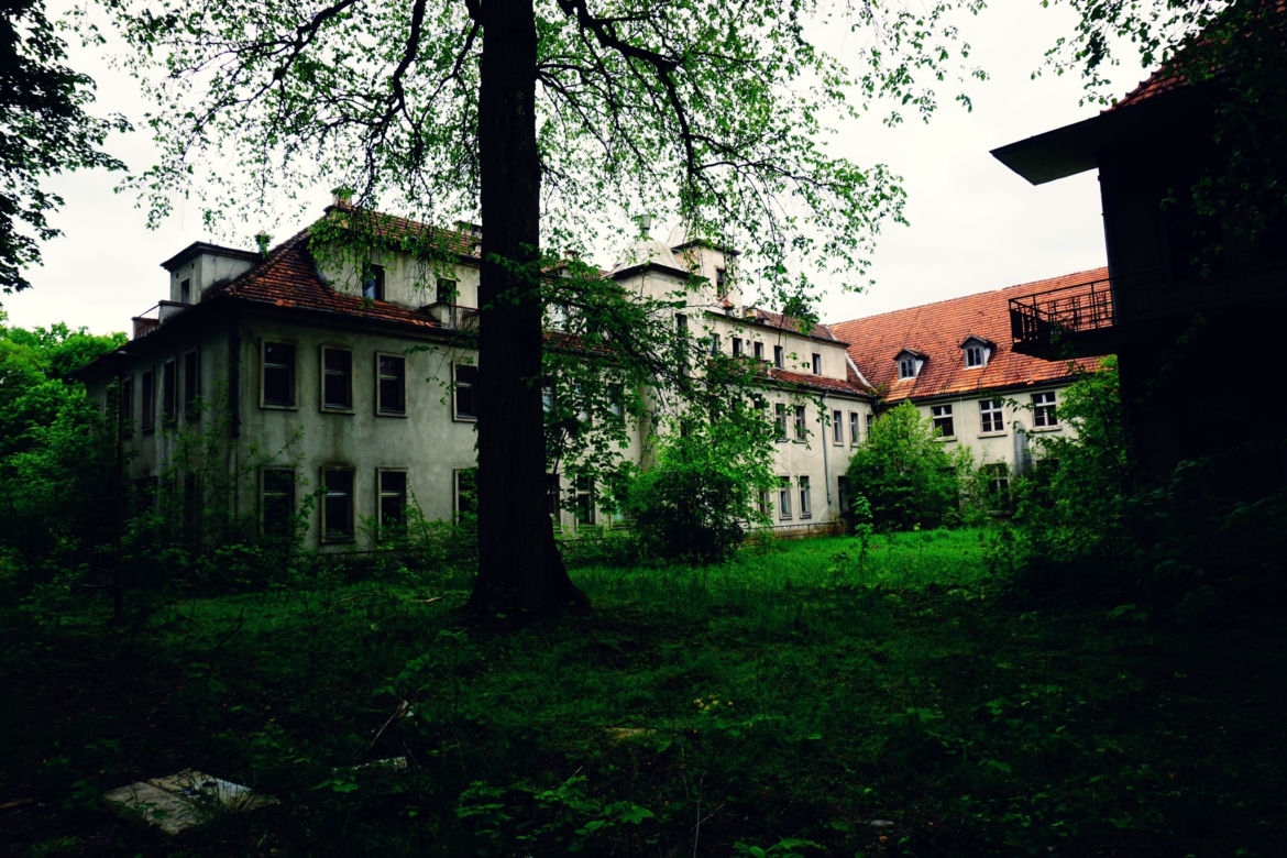 Opuszczony szpital rehabilitacyjny dla dzieci w Wielkopolsce [GALERIA]