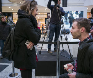 Kraków: Potrójne oświadczyny w... galerii handlowej!
