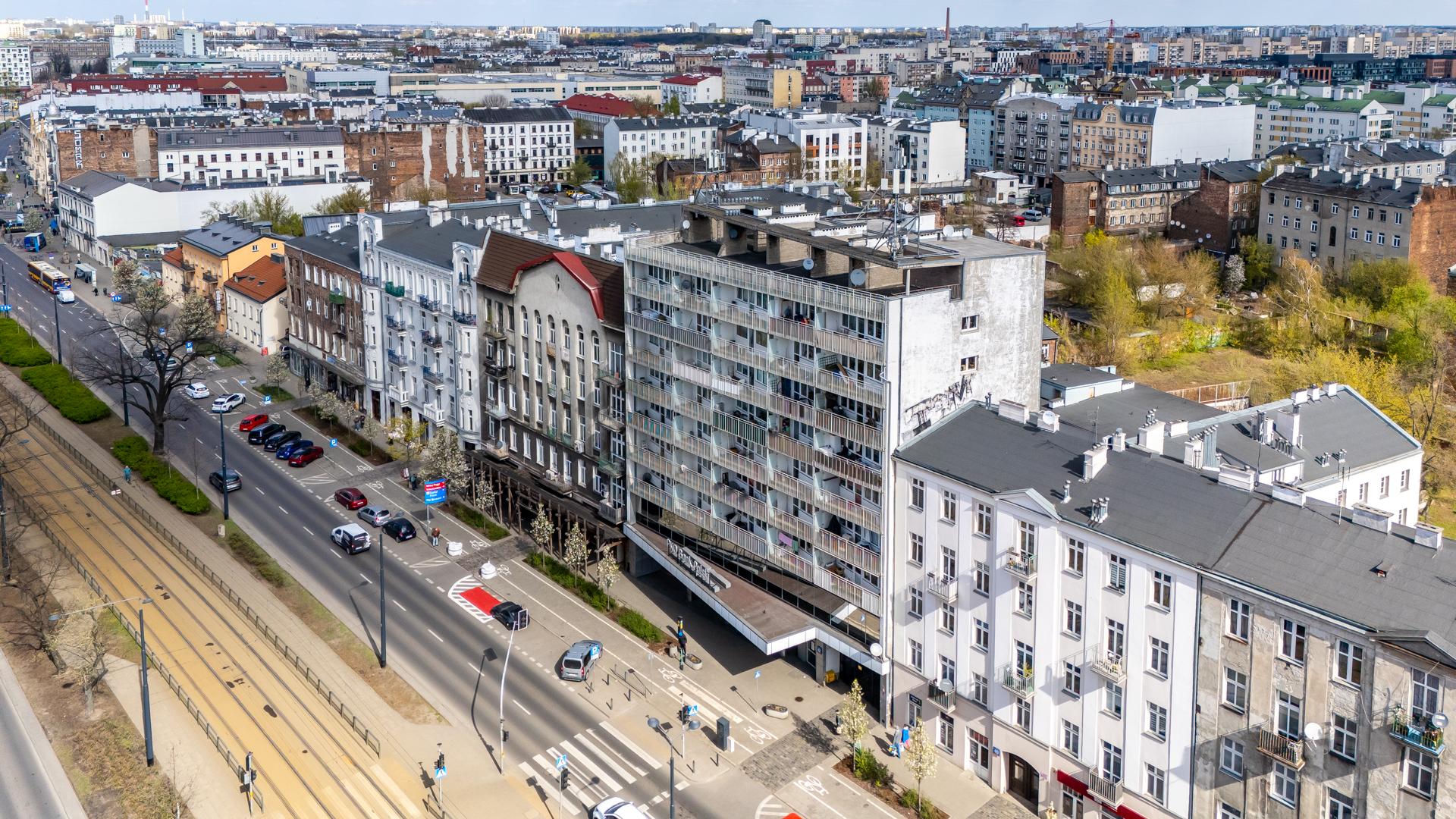 Blok przy Targowej 42 w Warszawie