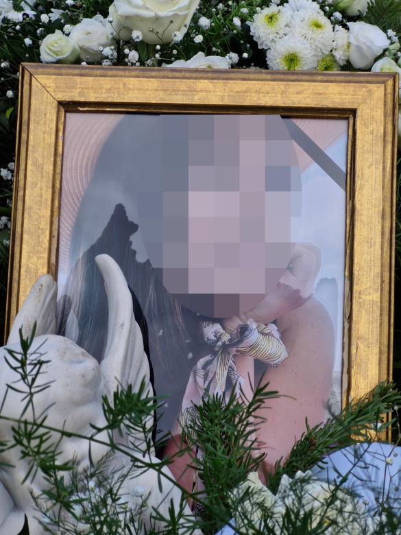 Morze kwiatów na grobie Marty i Nel. 34-latka w zaawansowanej ciąży zmarła w tajemniczych okolicznościach