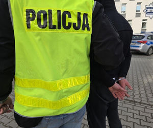 Przeżył prawdziwe piekło. Oprawcy porwali 44-latka, bili go młotkiem i polewali wrzątkiem