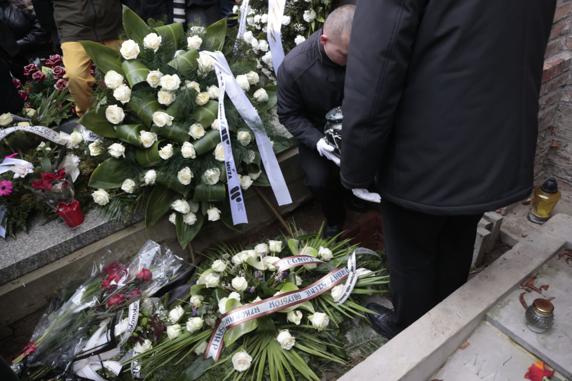 Wzruszające napisy na szarfach na pogrzebie Jerzego Połomskiego