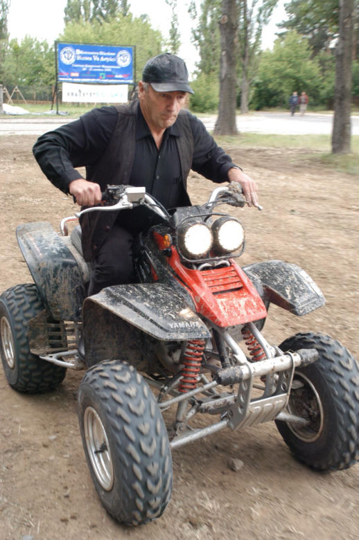 Karol Strasburger ćwiczy