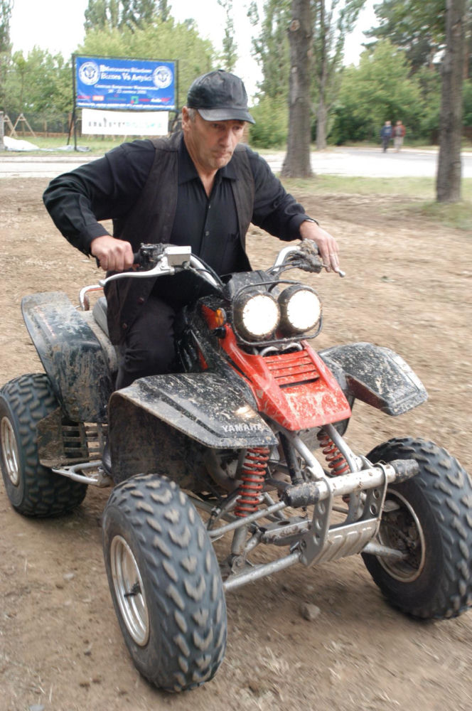 Karol Strasburger ćwiczy