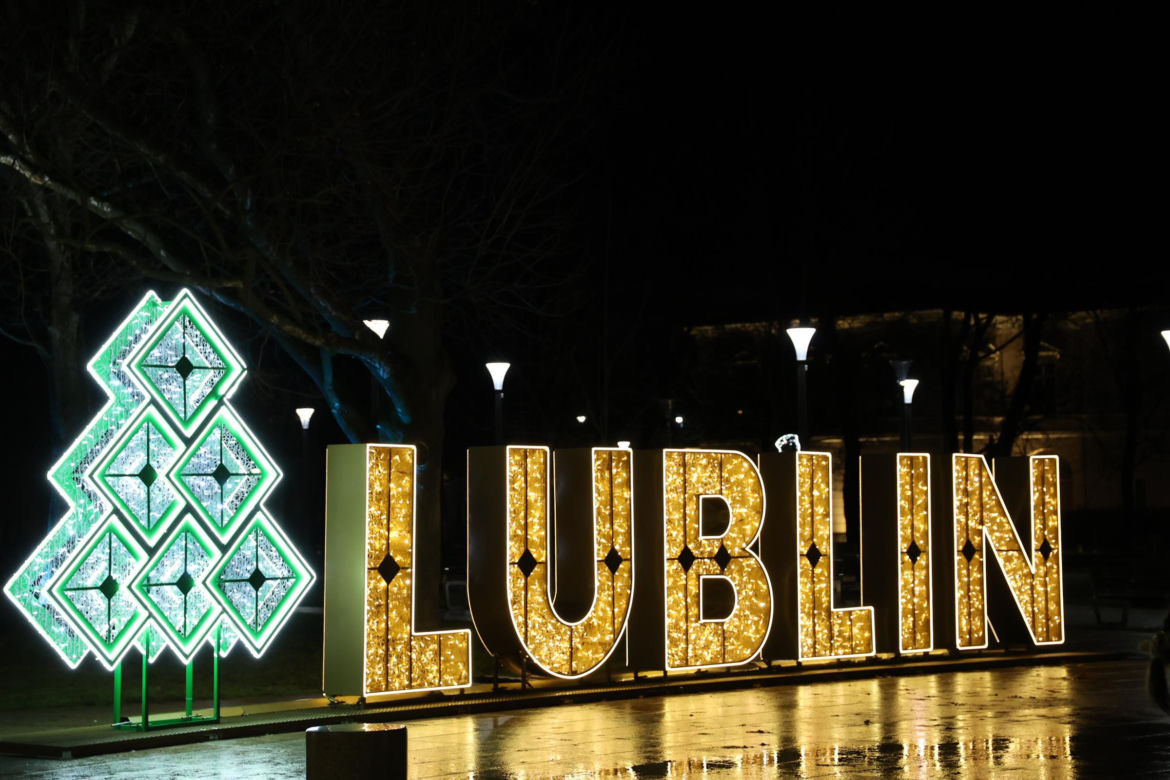 Drugi dzień świąt w centrum Lublina. Deszczowa pogoda nie odstraszyła spacerowiczów!