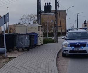 42-letni kierowca próbował uciec, jednak szybko stracił panowanie nad autem i doprowadził do kolizji