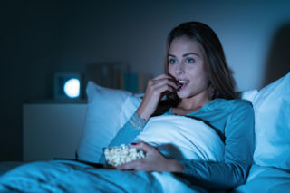 To kiedy zasypiasz, ma znaczenie. Badacze łączą późny sen z większym ryzykiem udaru