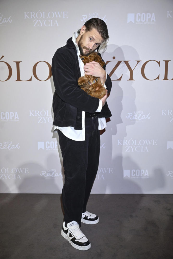 Herbuś w garniaku, Paschalska w lateksie, ale to Fabijański skradł show… pieskiem!