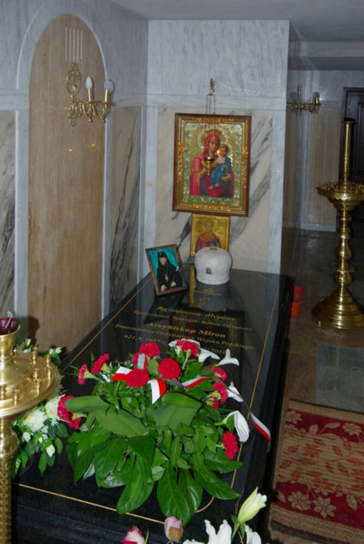 Grób - abp gen. bryg. Mirona Chodakowskiego – prawosławnego ordynariusza Wojska Polskiego