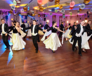 XVII Uniwersytecki Bal Charytatywny w Olsztynie. Sala była wypełniona po brzegi 