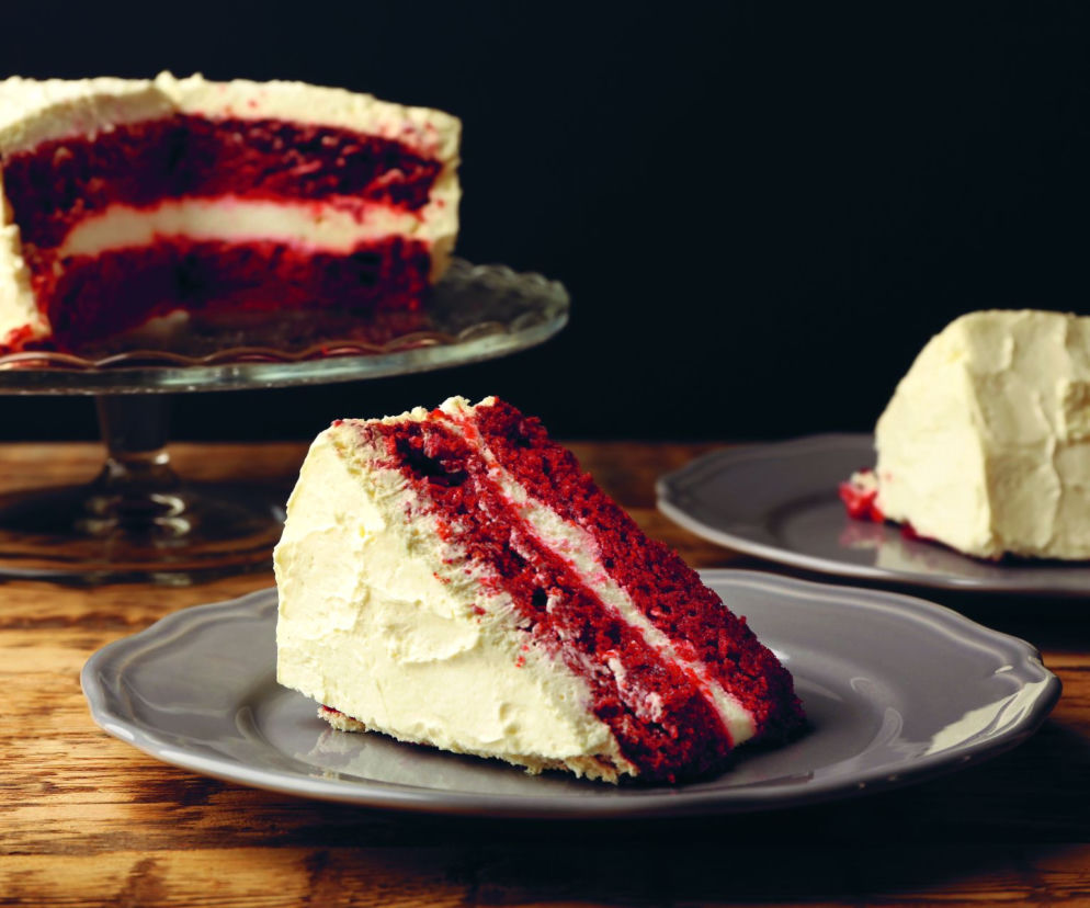 Red velvet z szarym kremem – tort Prawie Bezgłowego Nicka 