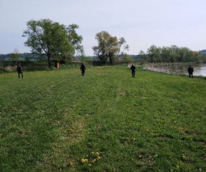 Zaginął 48-latek. Policjanci, strażacy i żołnierze sprawdzają brzeg rzeki